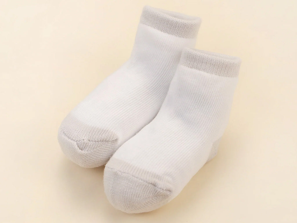 New 0-6 Months Baby Boy/Girl Socks | White main image 0