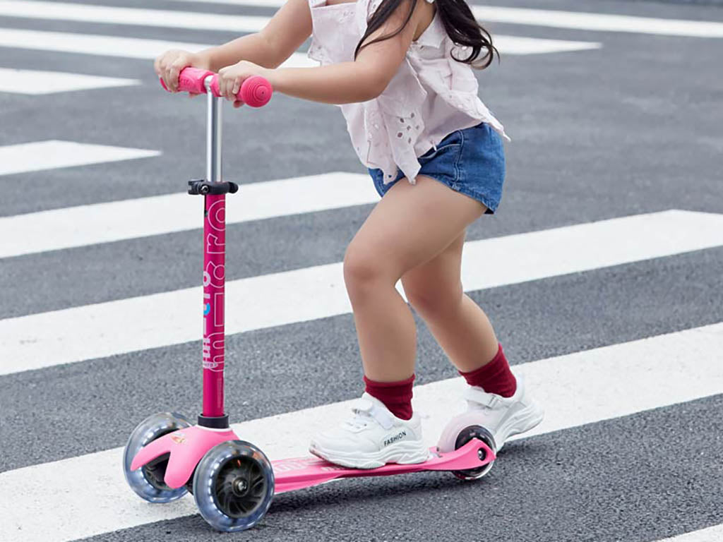Mini Micro Deluxe LED Scooter | Pink