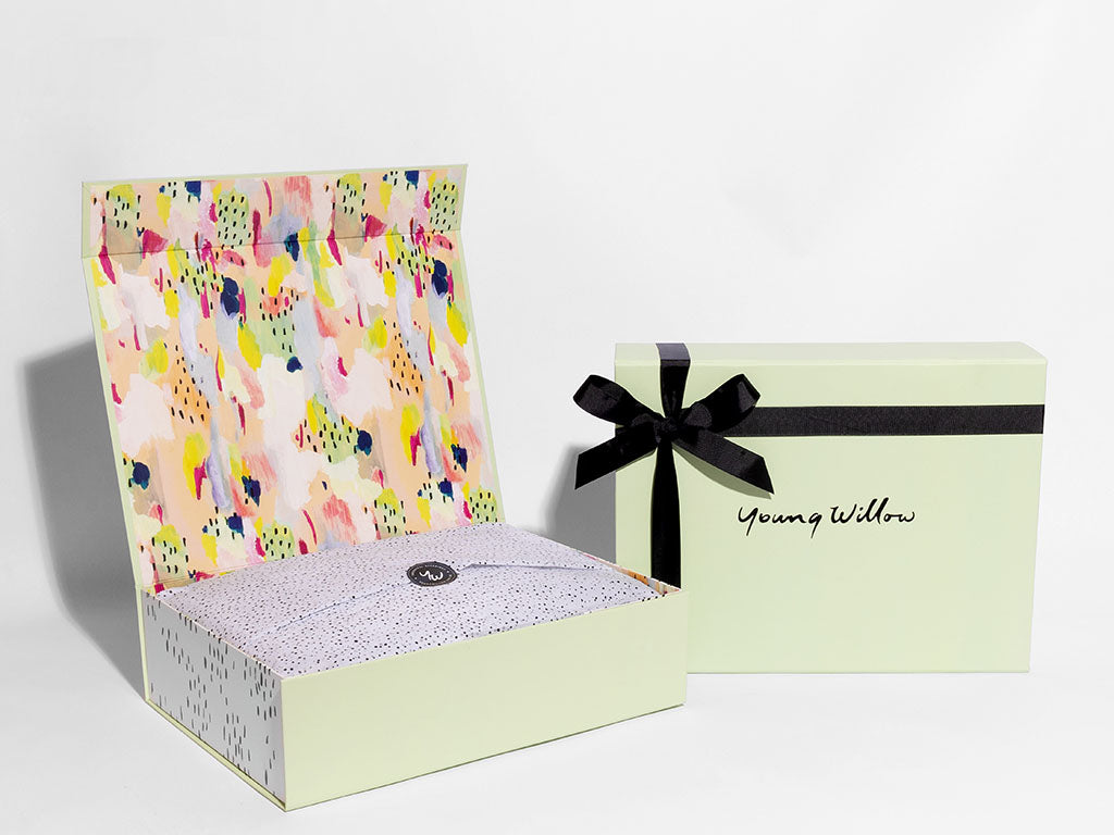 Young Willow gift box open and closed Medium size